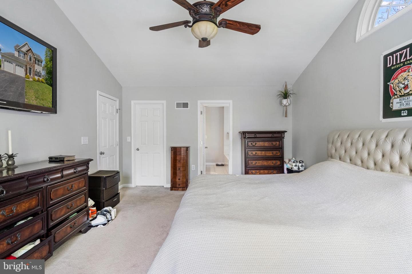 667 Hallmark Drive photo 22