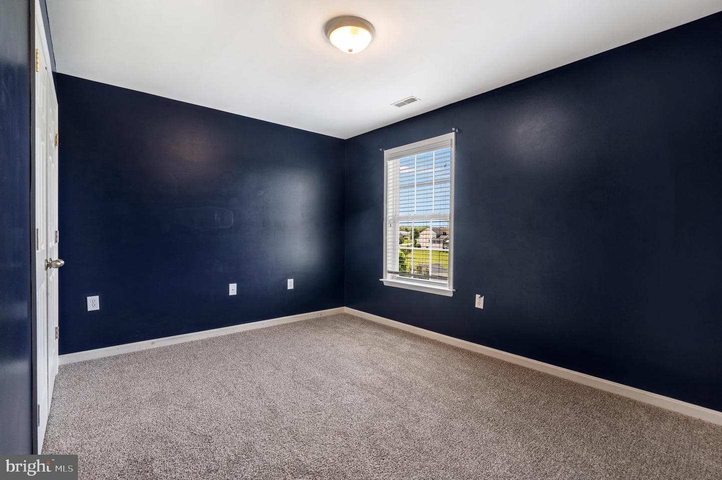 667 Hallmark Drive photo 28