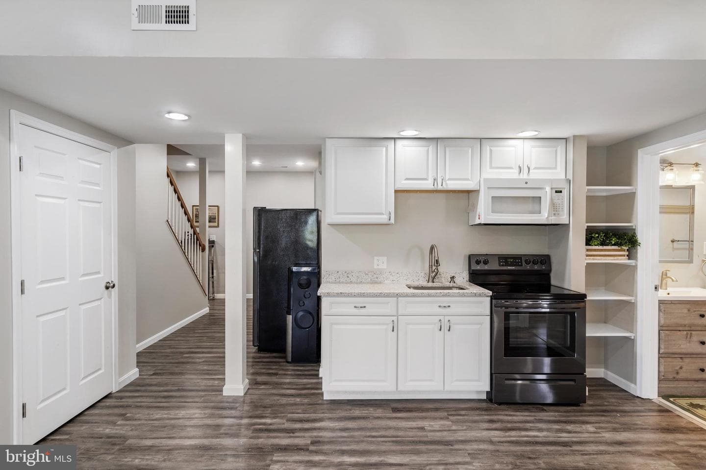 667 Hallmark Drive photo 34