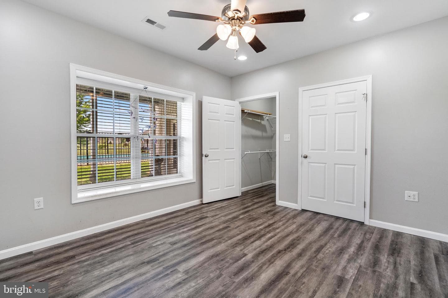 667 Hallmark Drive photo 37