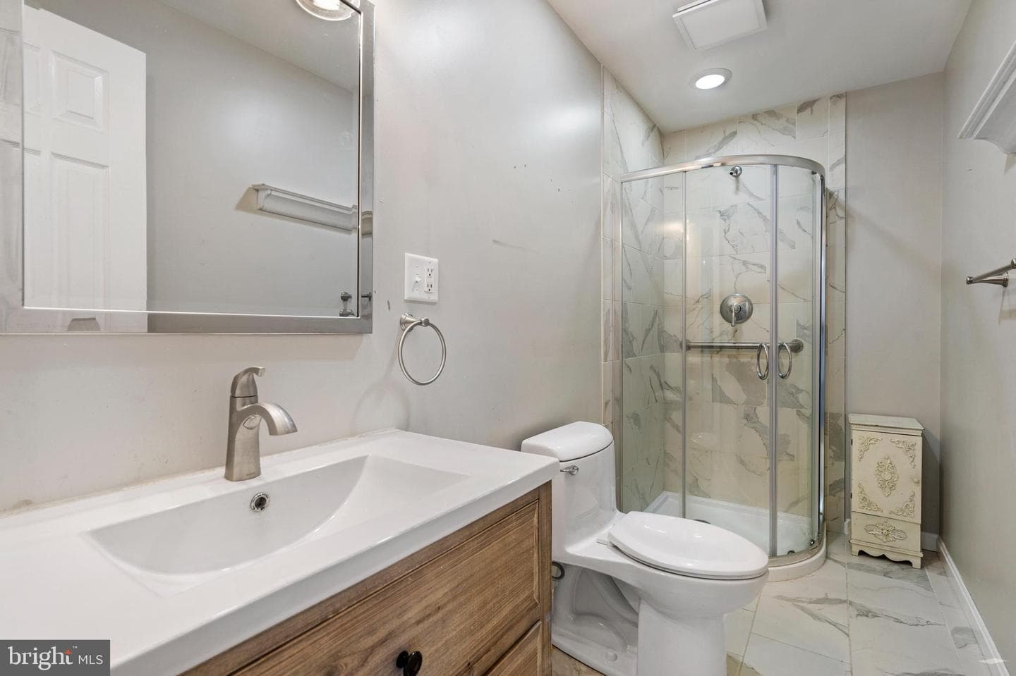 667 Hallmark Drive photo 38