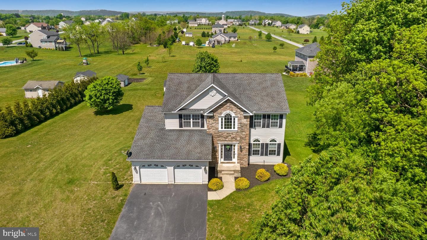 667 Hallmark Drive photo 44