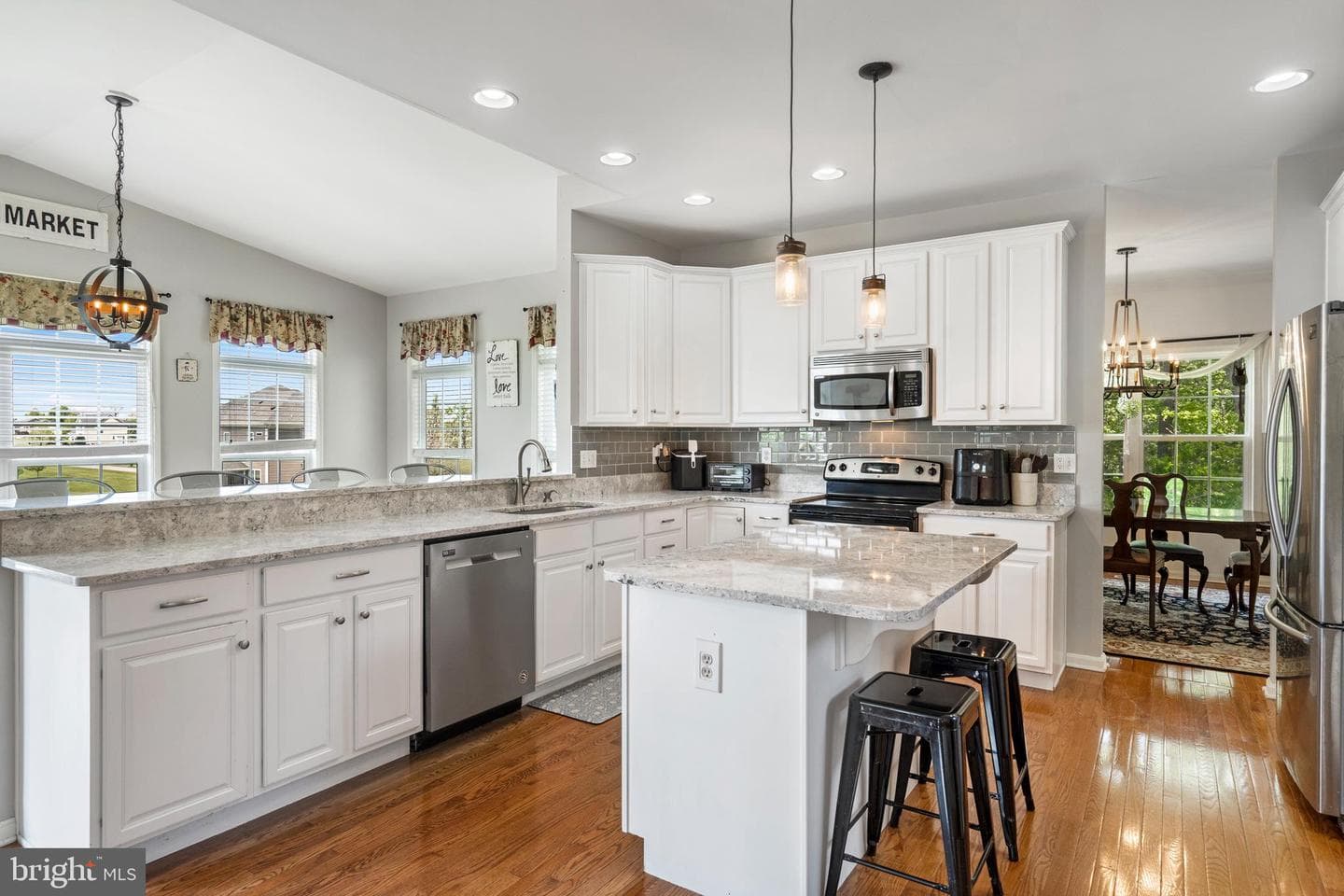 667 Hallmark Drive photo 6
