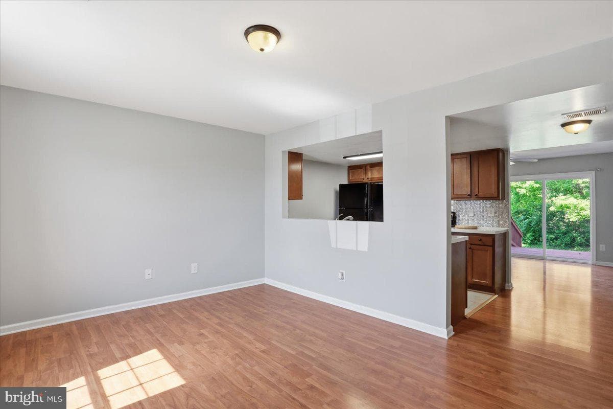 388 Dorothy Court photo 5