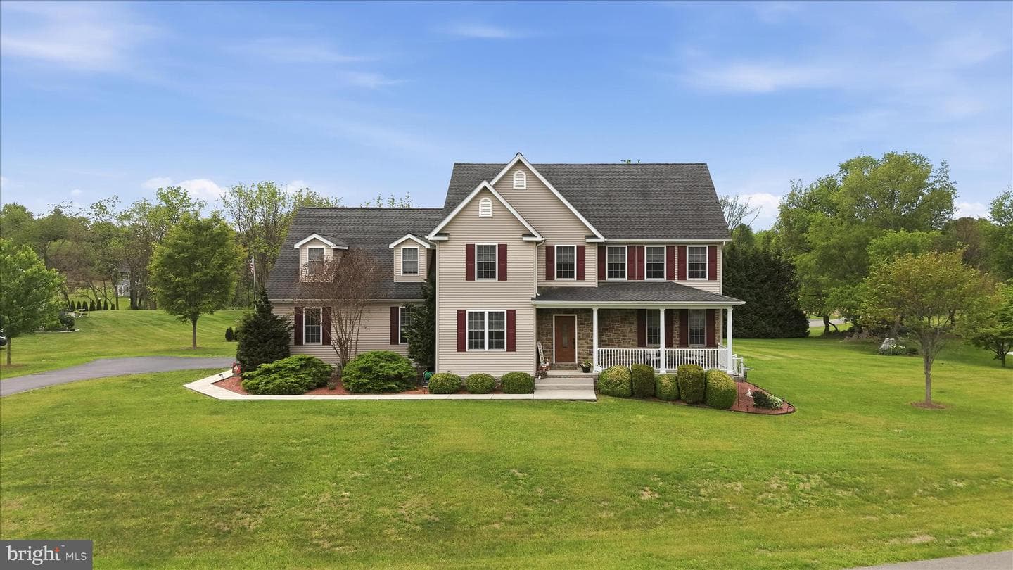 178 Stormfield Dr E photo 4