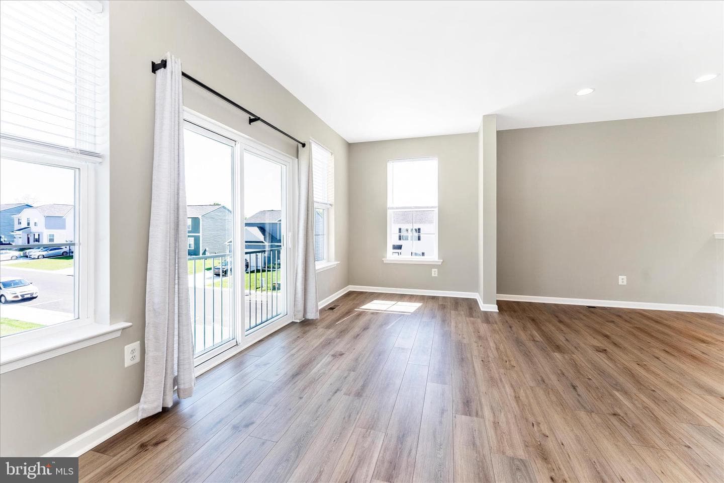 137 Mossdale Boulevard photo 12
