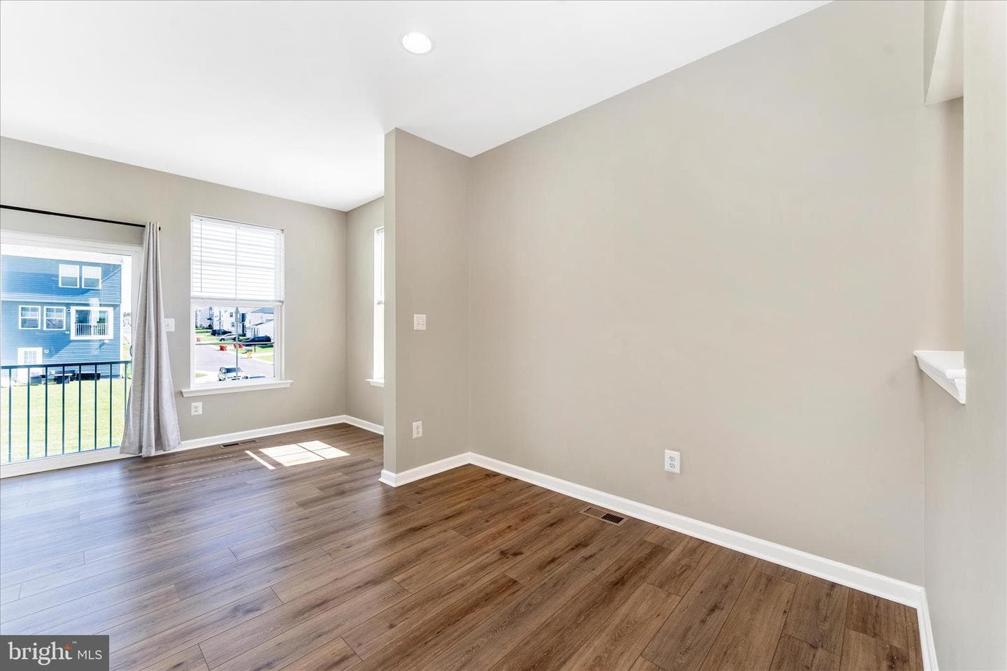 137 Mossdale Boulevard photo 20
