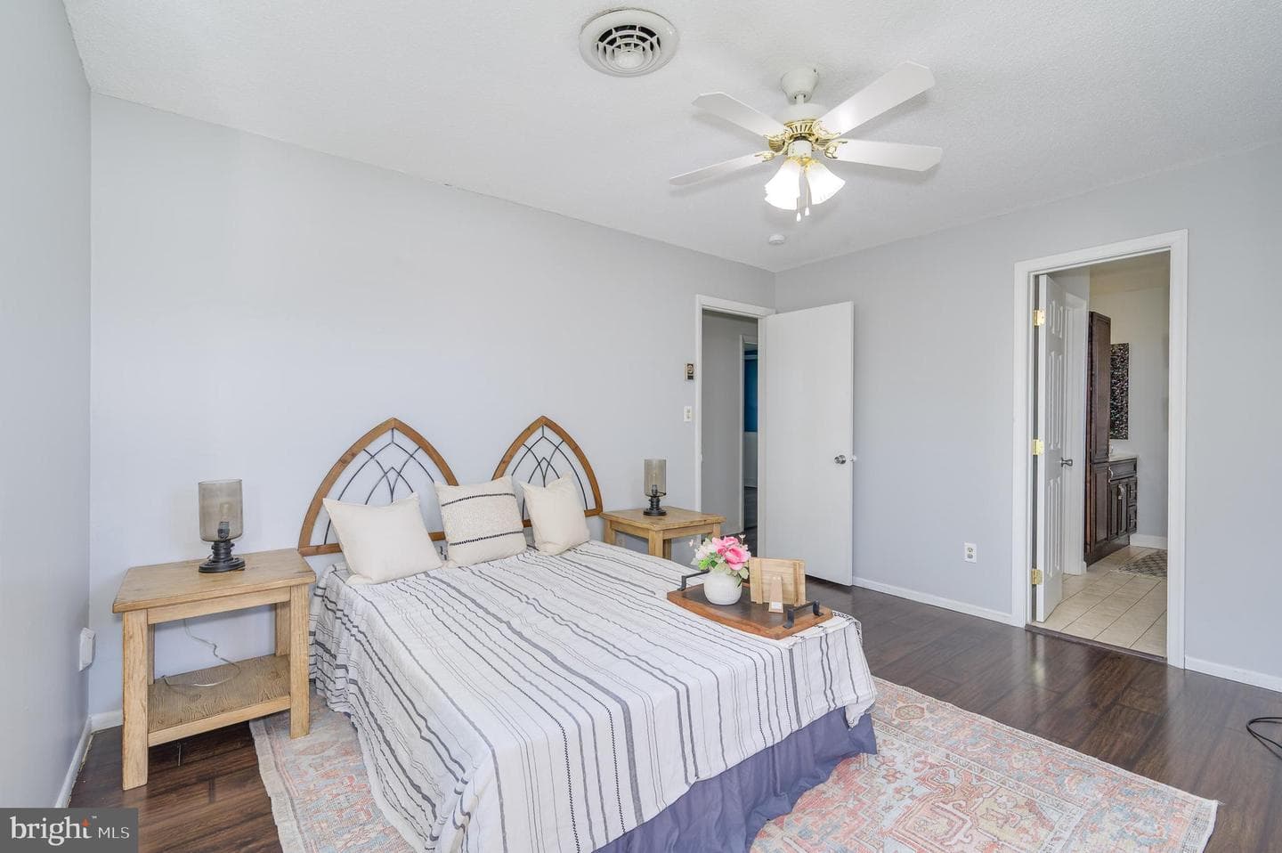 486 Richard Street photo 17