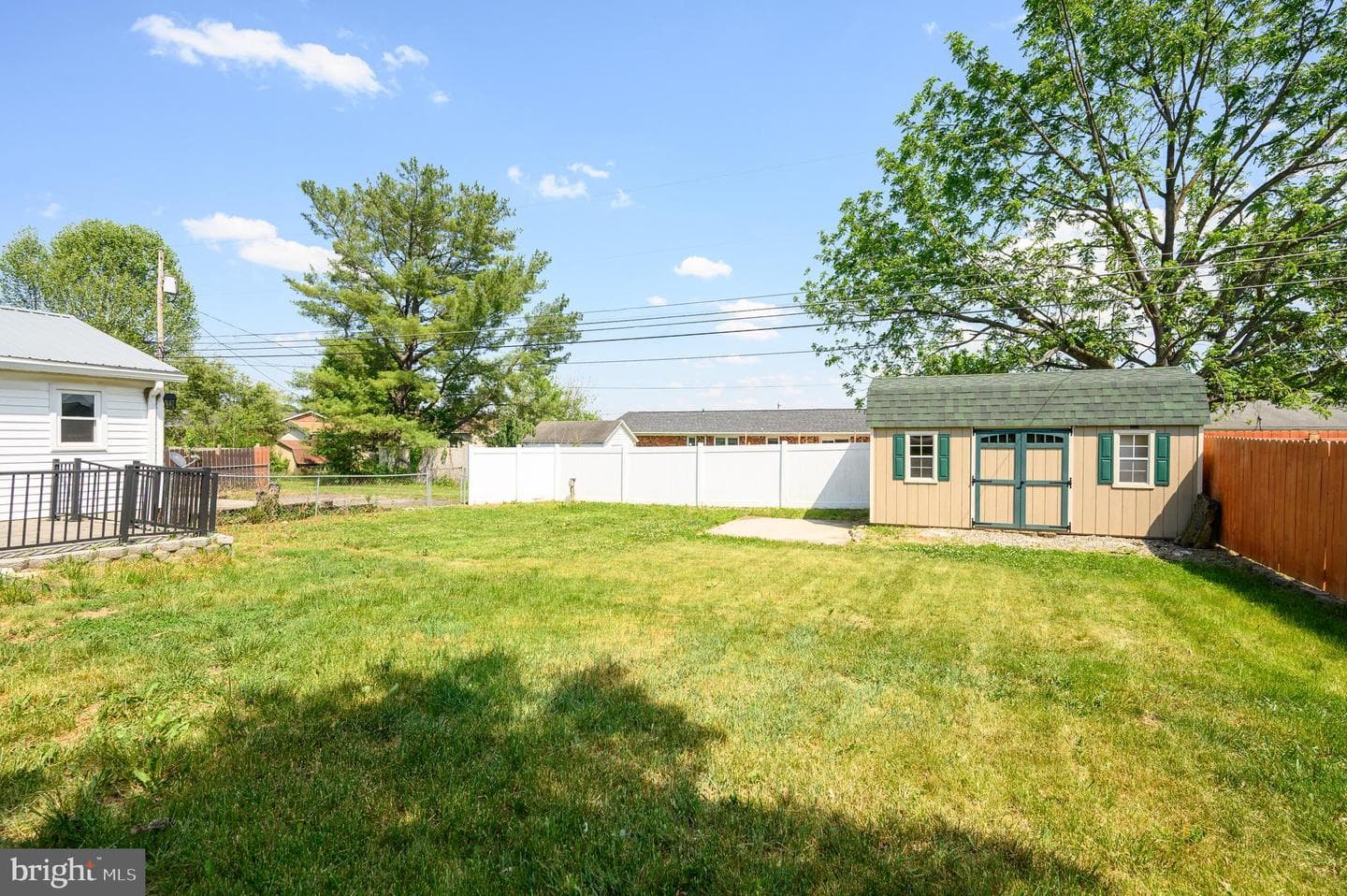 486 Richard Street photo 29