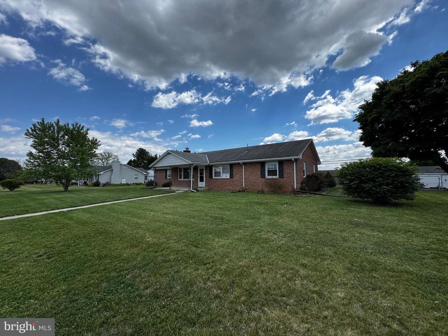 328 Richard Street photo 5