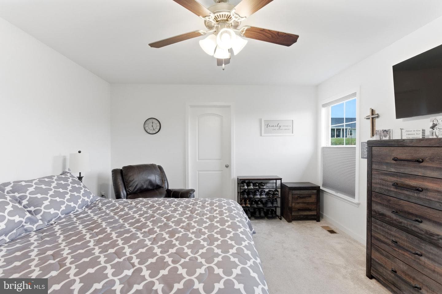 255 Quinella Court photo 16