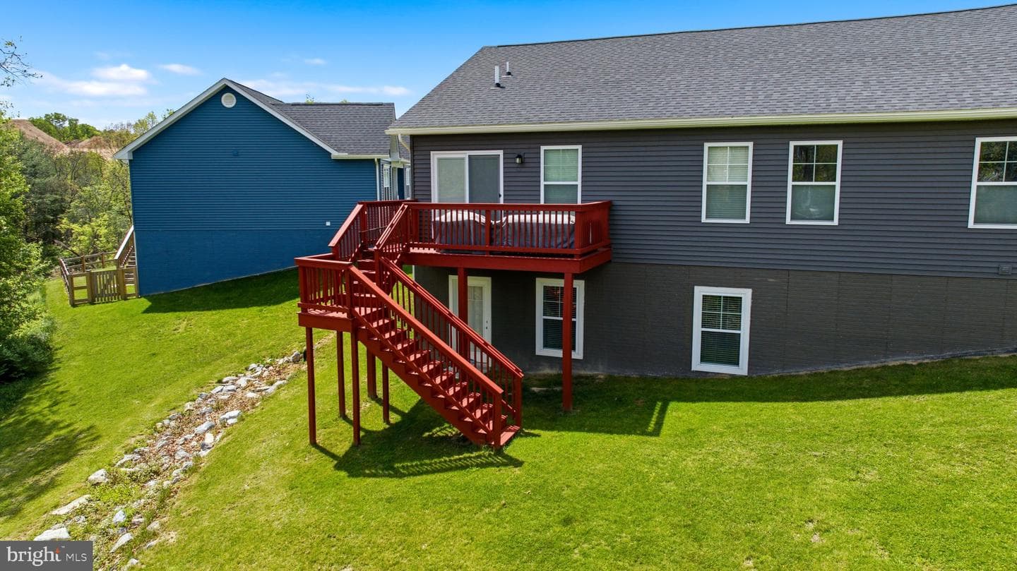 255 Quinella Court photo 41