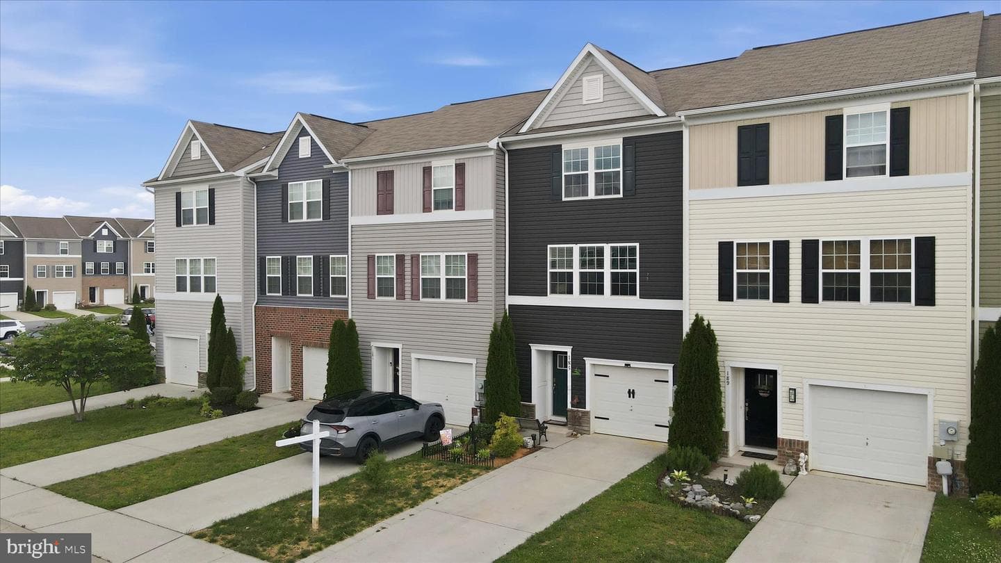 185 Magellan Drive photo 3