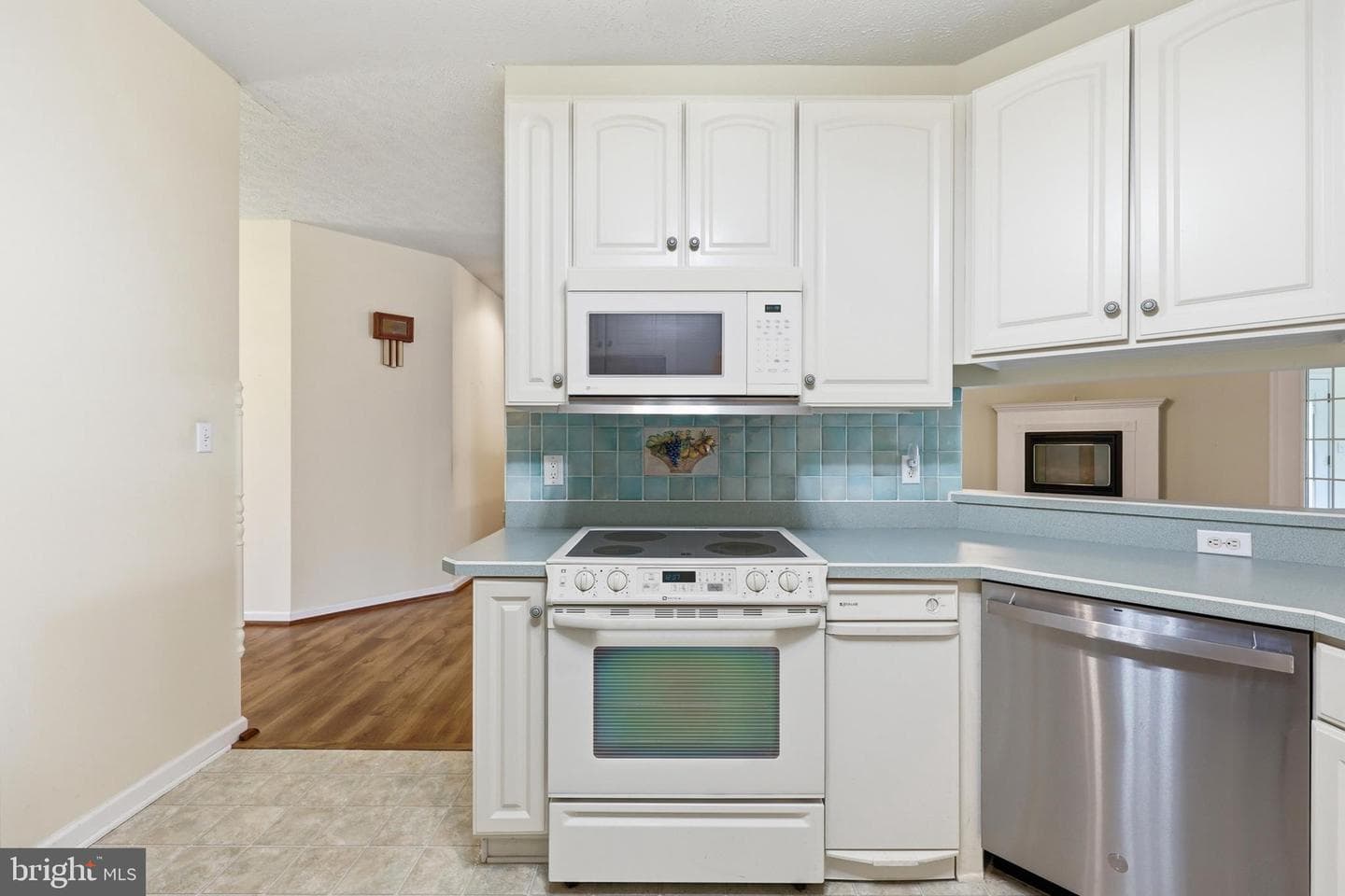 107 Palace Court photo 13
