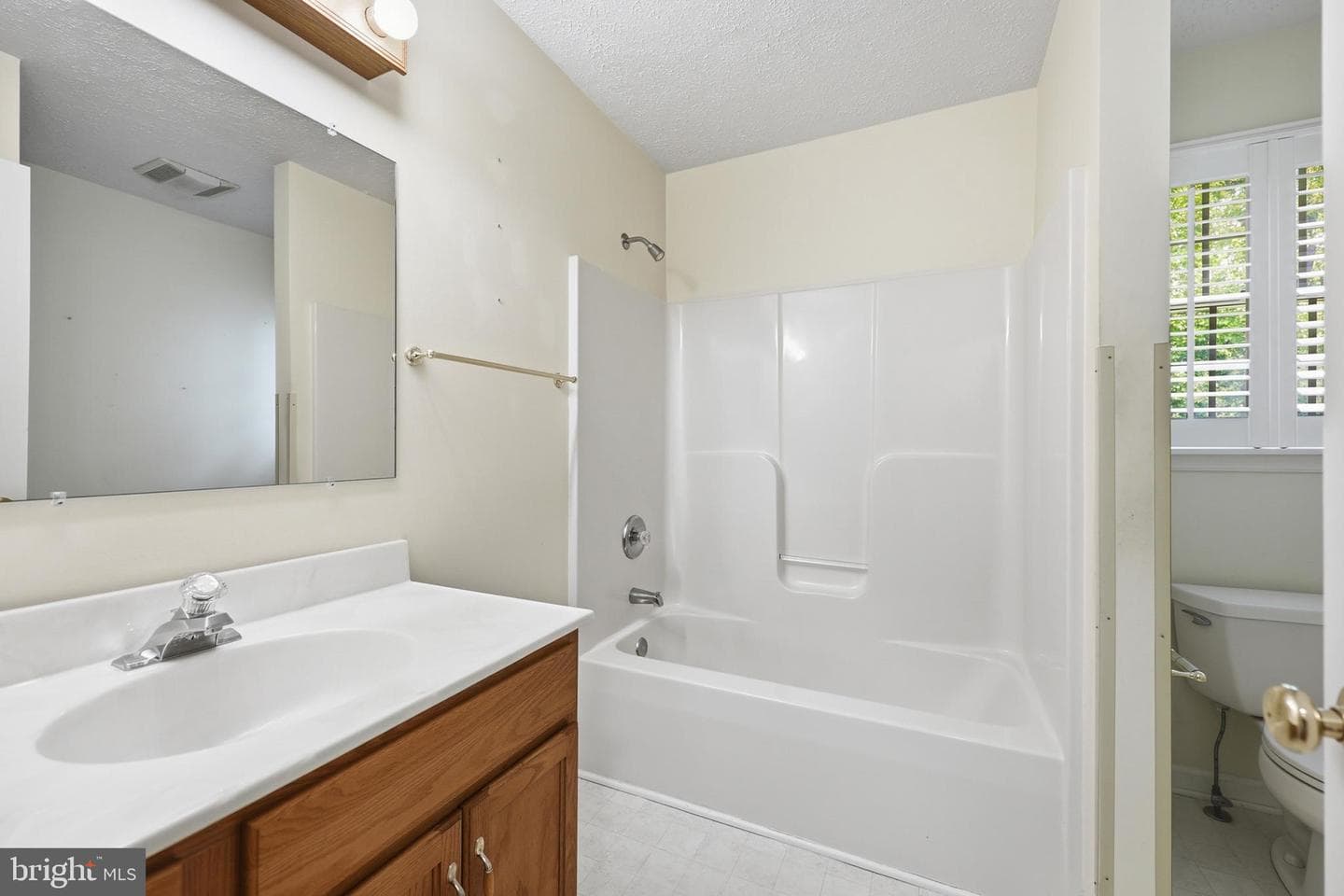 107 Palace Court photo 38