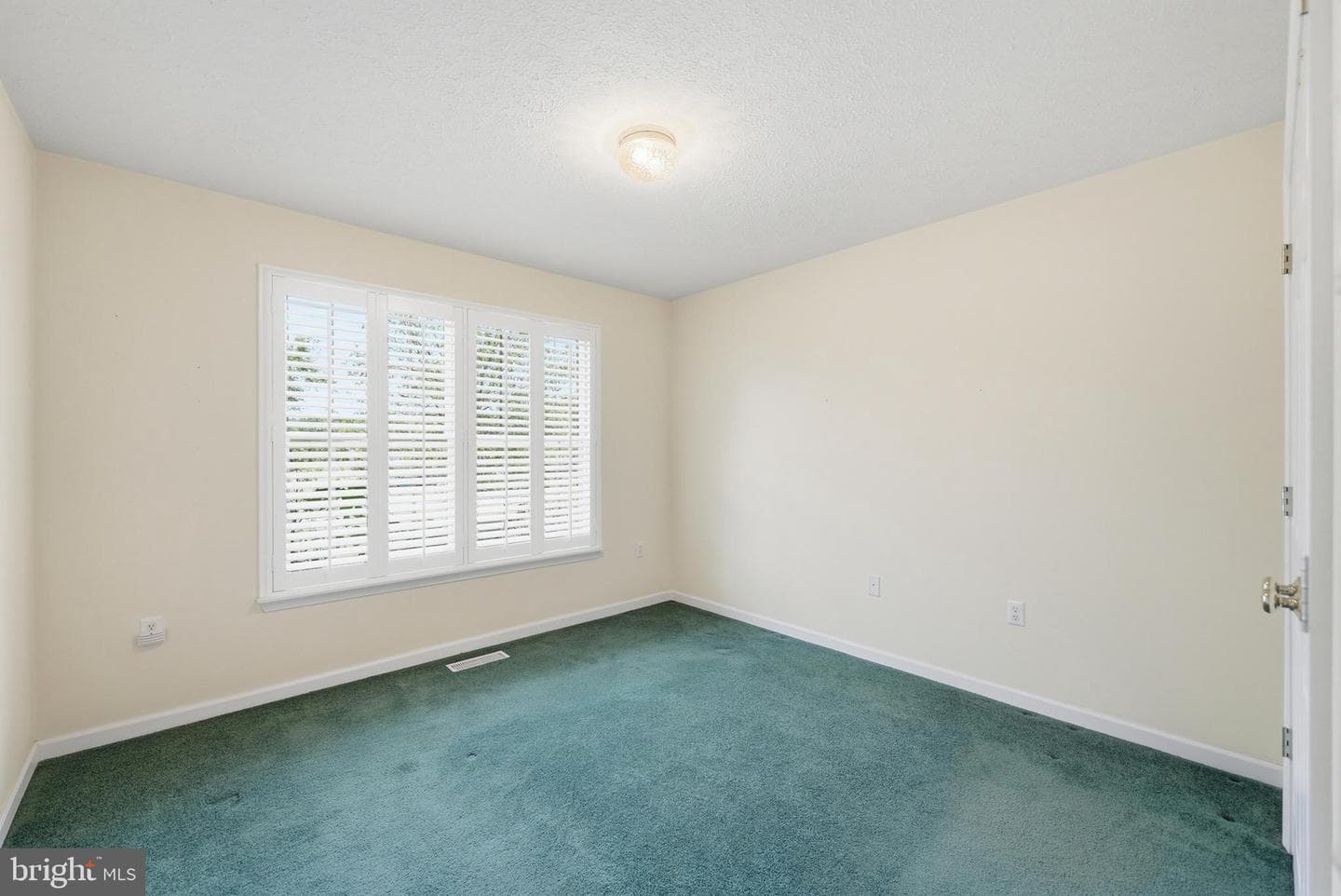 107 Palace Court photo 40