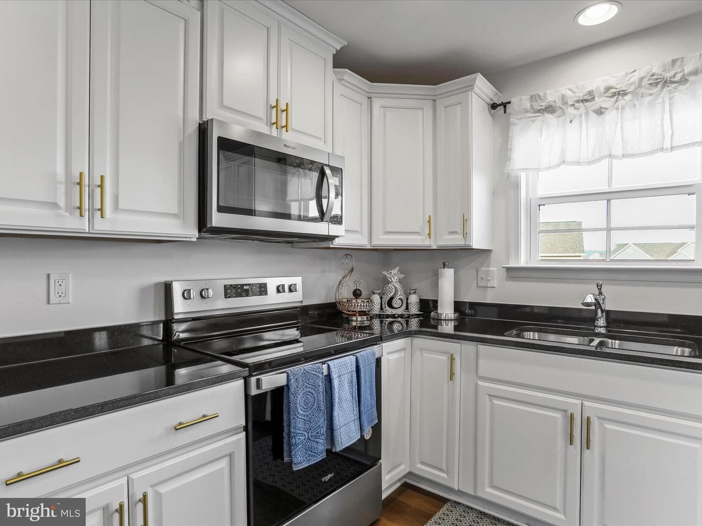 430 Eurasian Drive photo 3