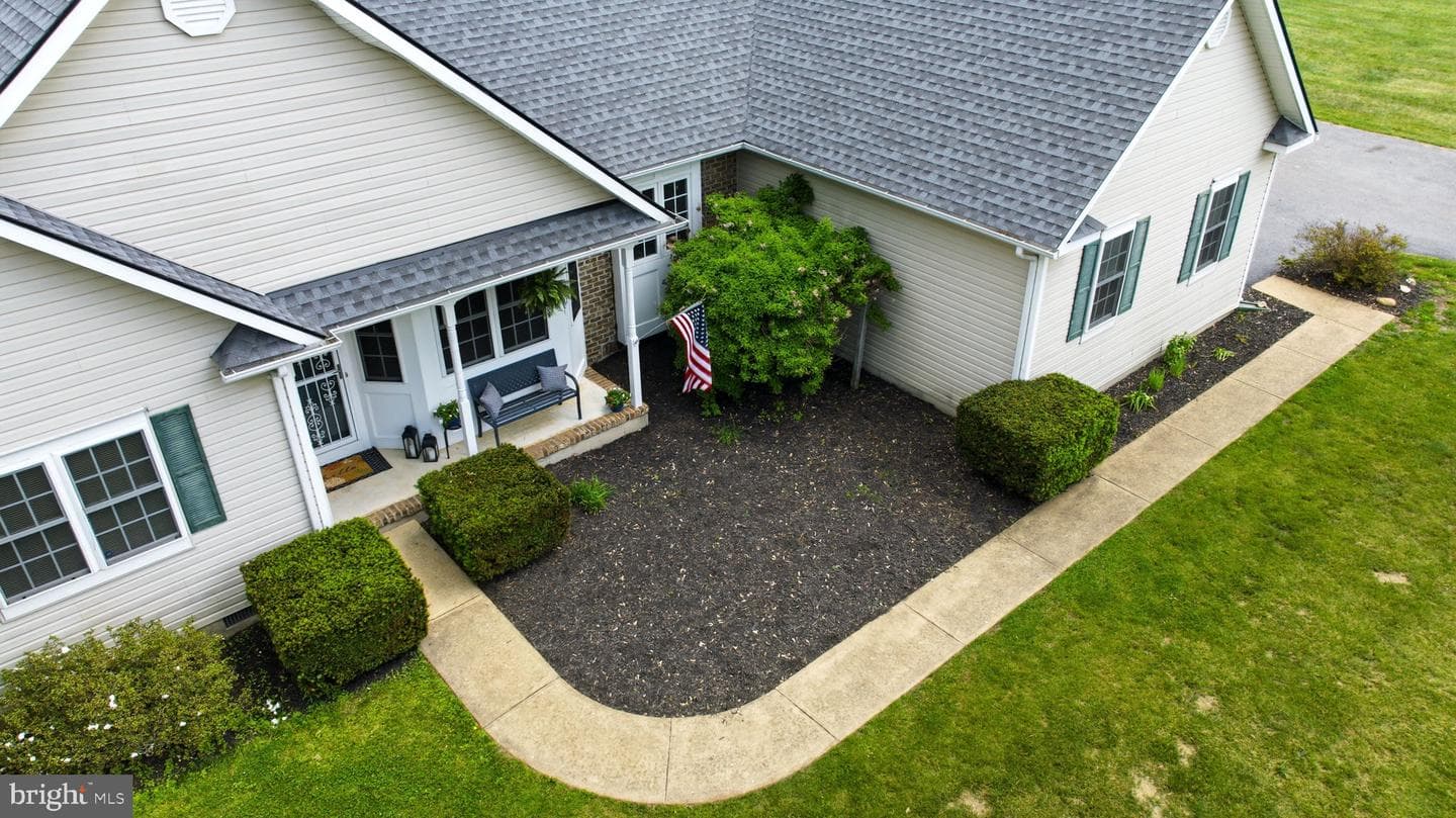 100 Capricorn Drive photo 42