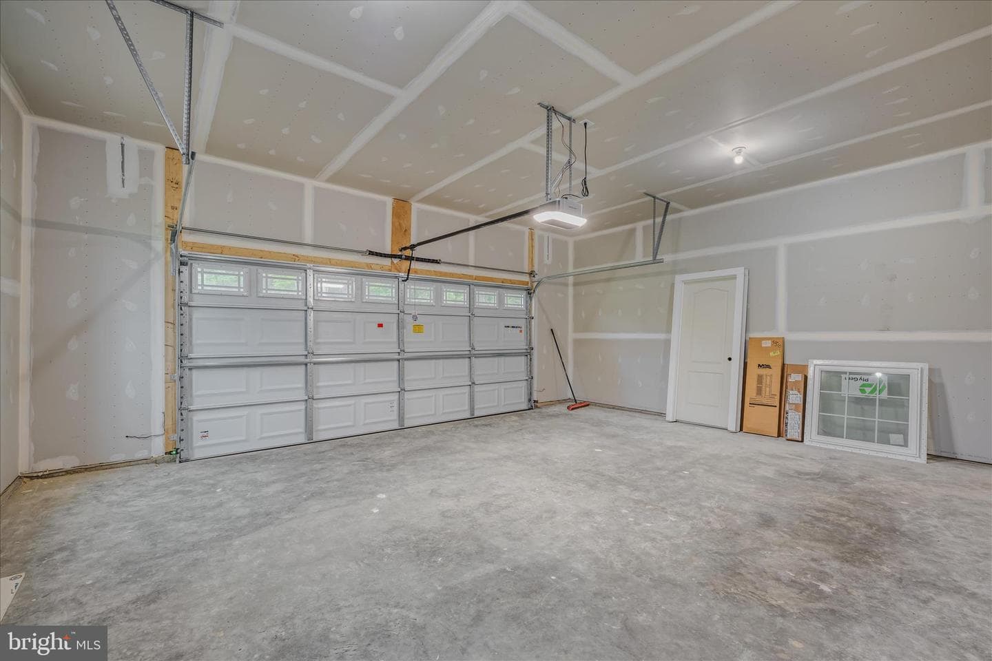 84 Huntsville Court photo 38