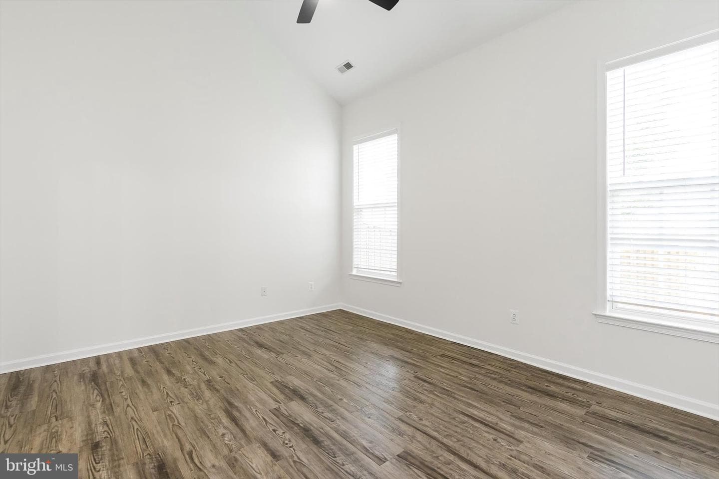 129 Strathmore Way E photo 12