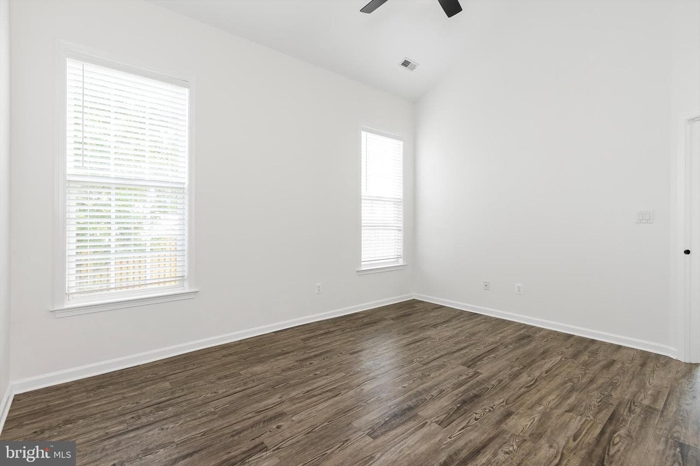 129 Strathmore Way E photo 13