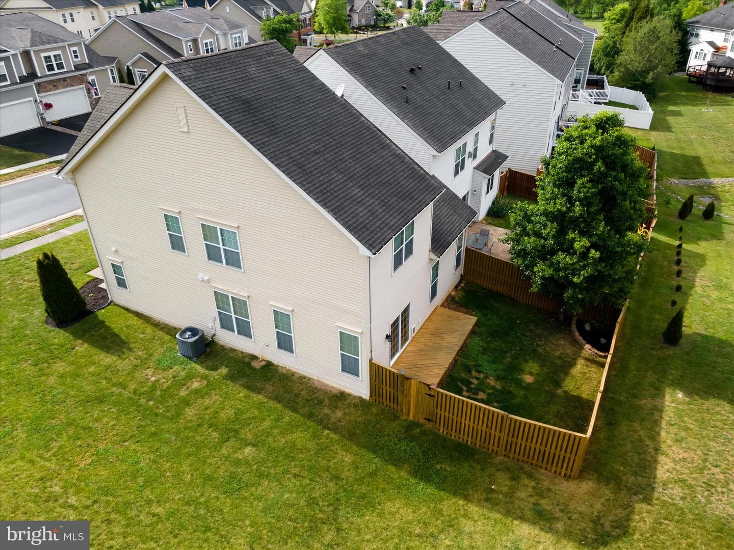 129 Strathmore Way E photo 2