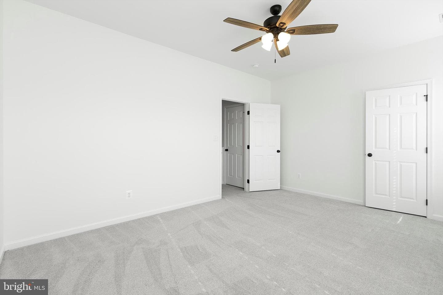 129 Strathmore Way E photo 30