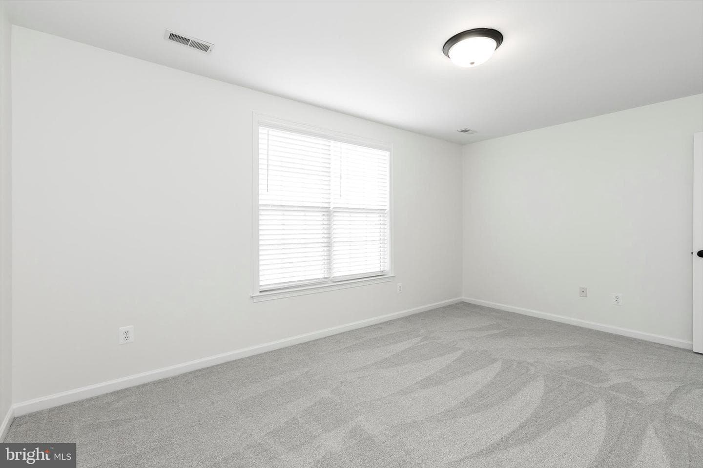 129 Strathmore Way E photo 31