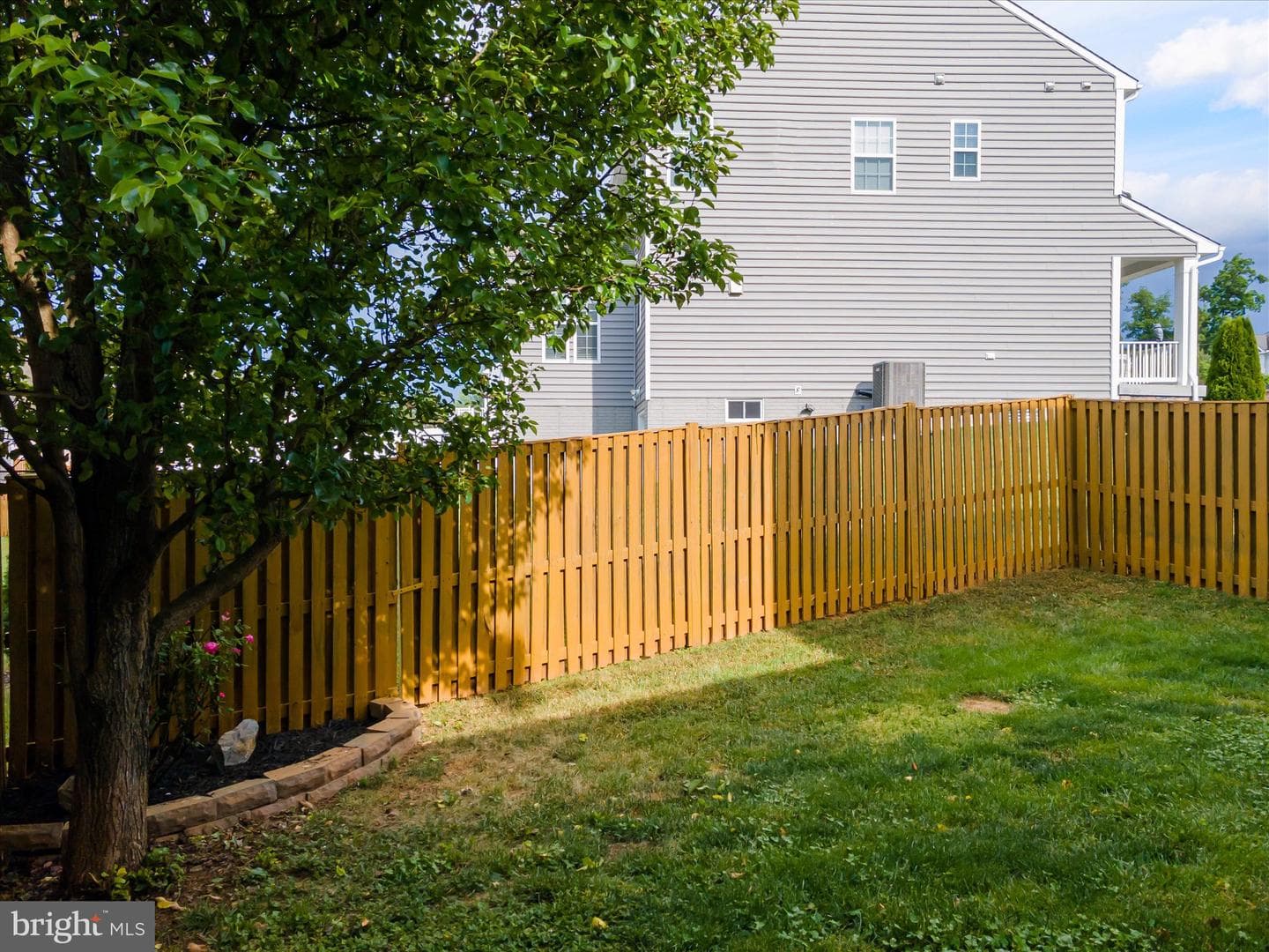 129 Strathmore Way E photo 39