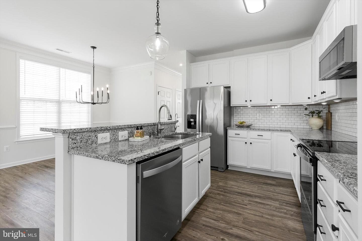 129 Strathmore Way E photo 4