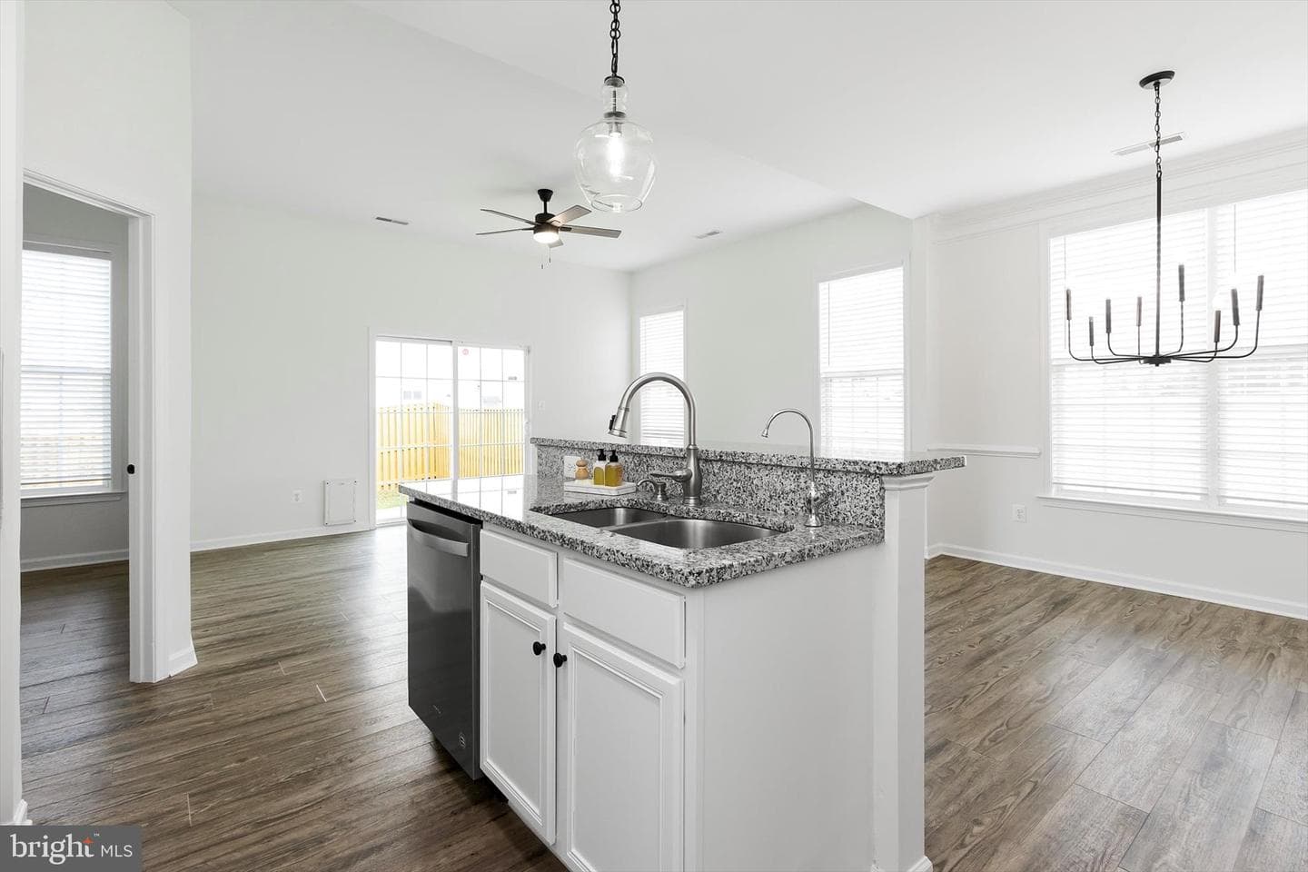 129 Strathmore Way E photo 7
