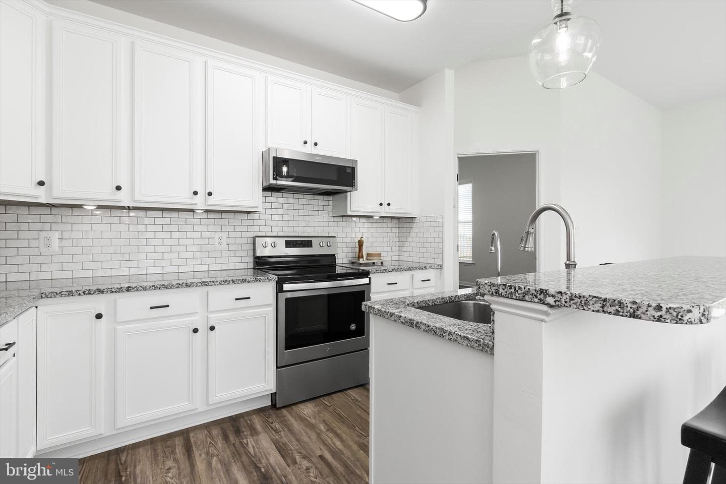 129 Strathmore Way E photo 8