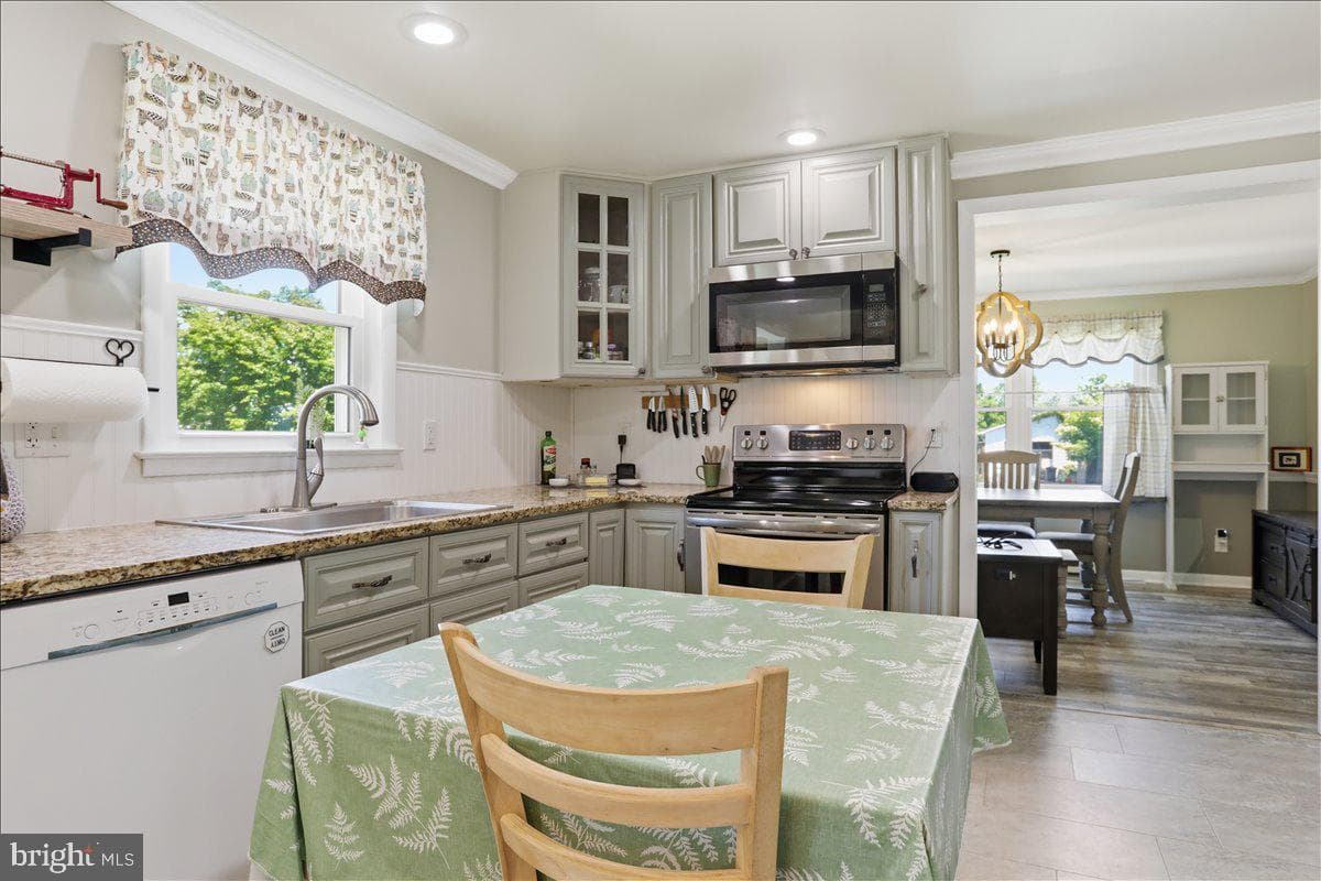 15 Sylvia Court photo 7
