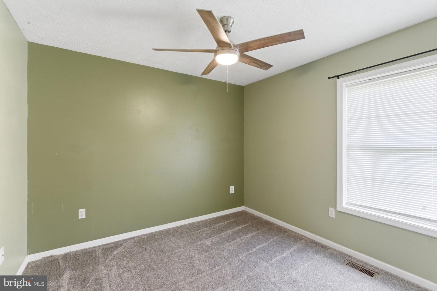 389 Grove Farm Lane photo 33
