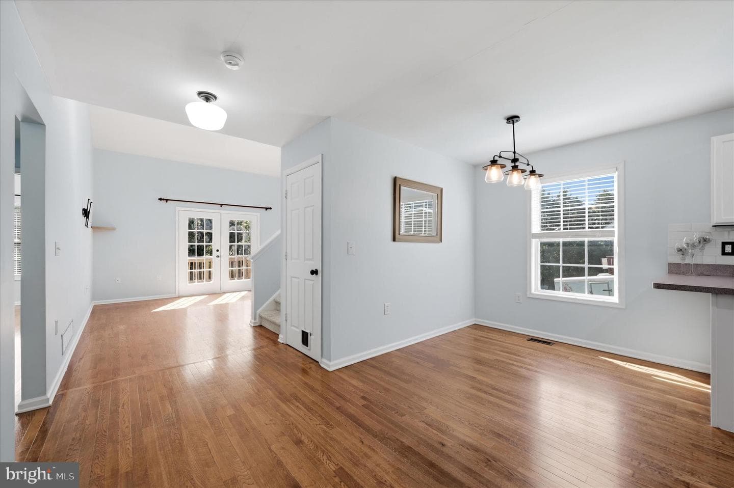 282 Ford Circle photo 4
