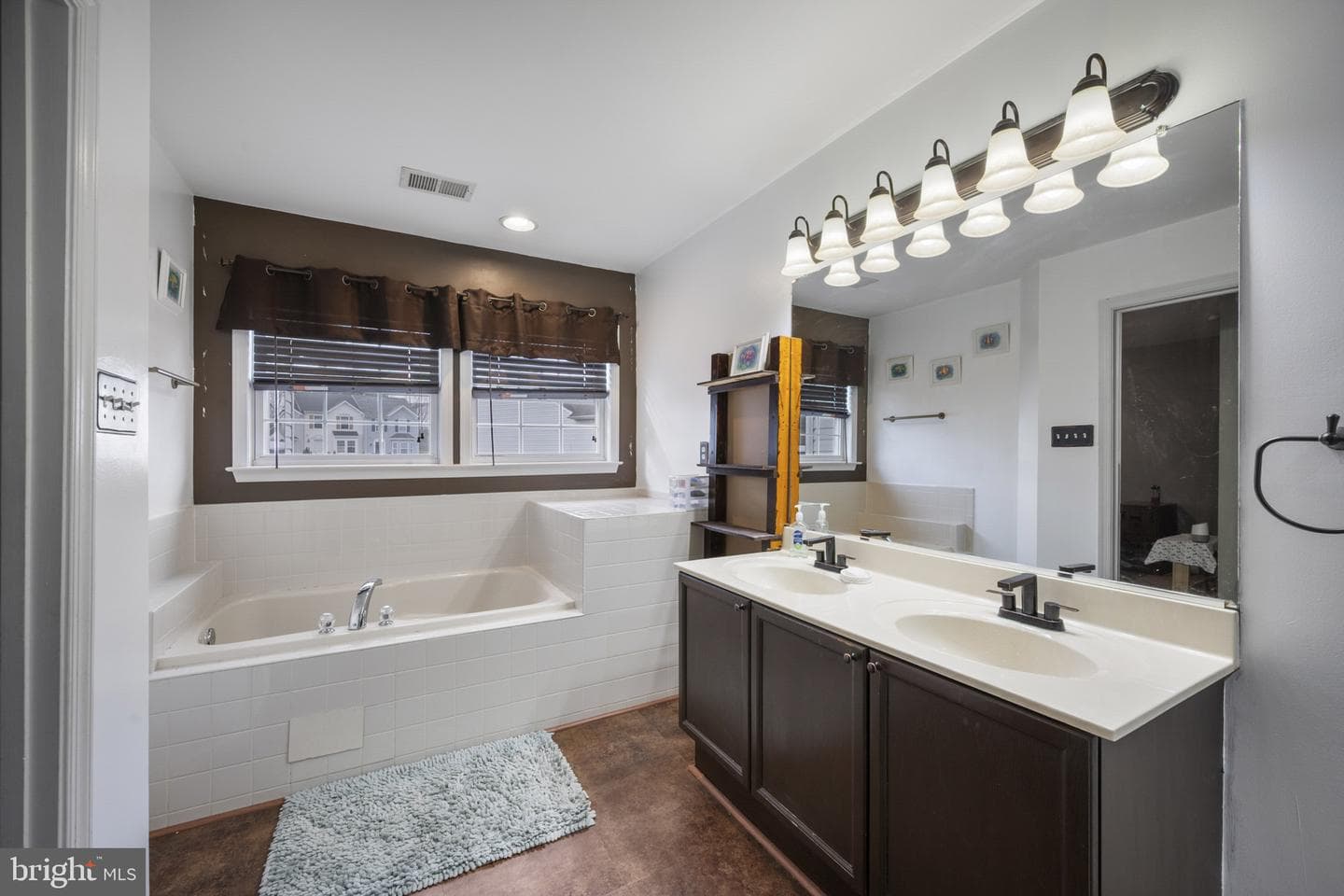 27 Litchfield Lane W photo 31