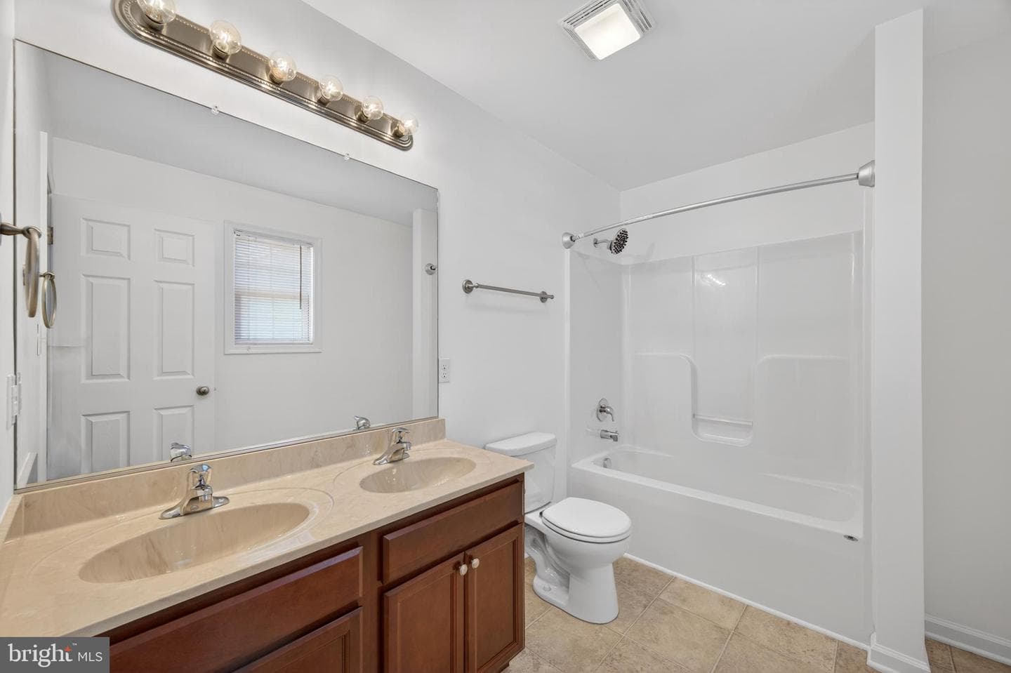 153 Eisenhower Circle photo 25
