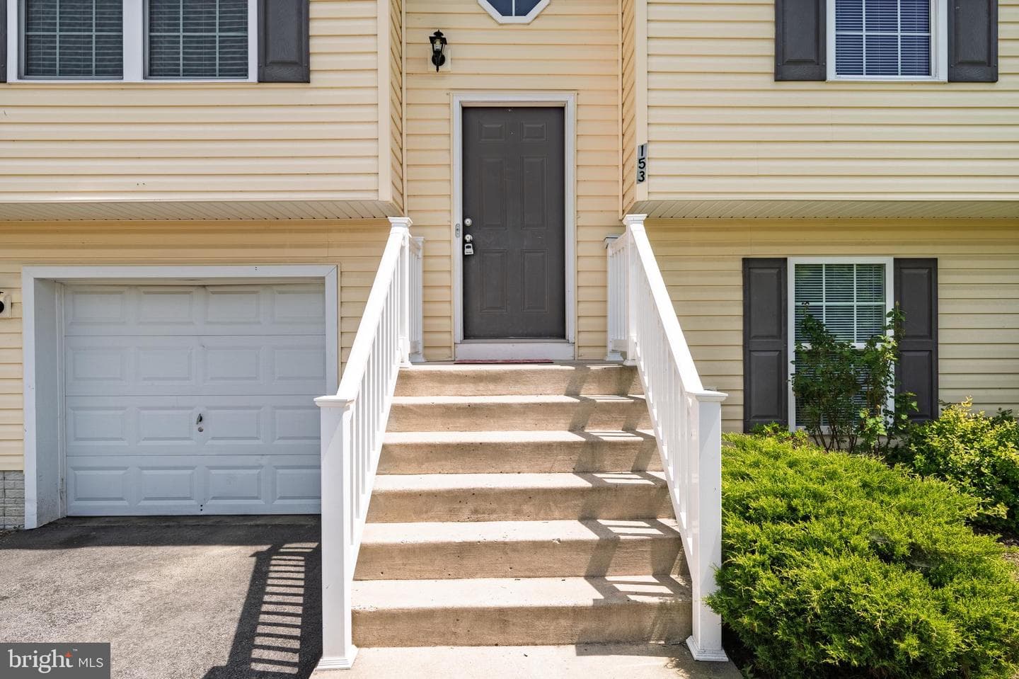 153 Eisenhower Circle photo 3