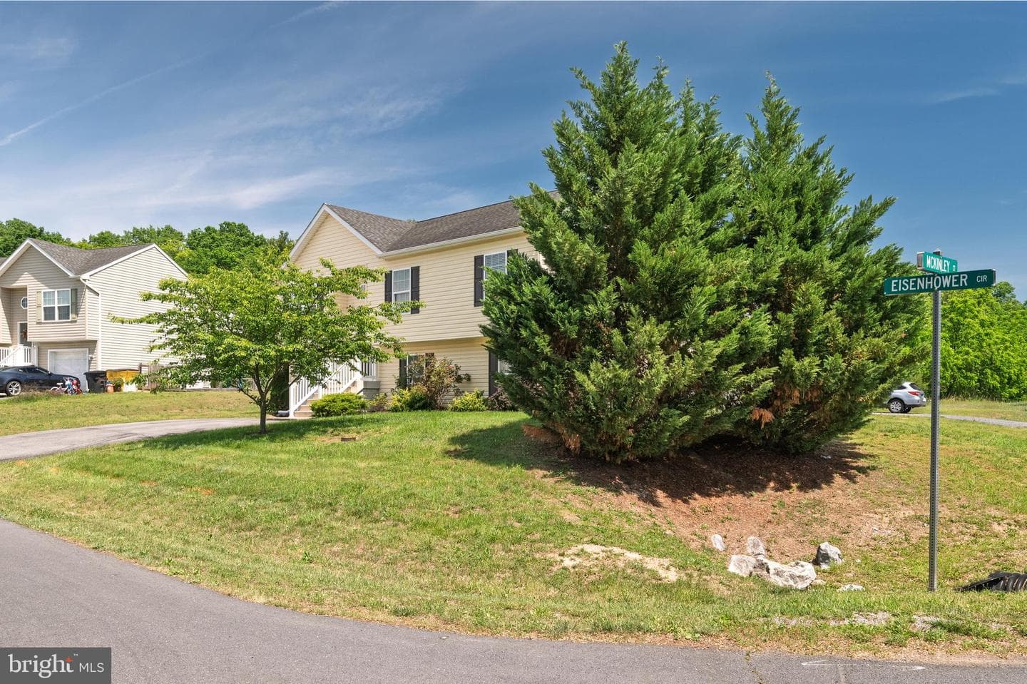 153 Eisenhower Circle photo 47
