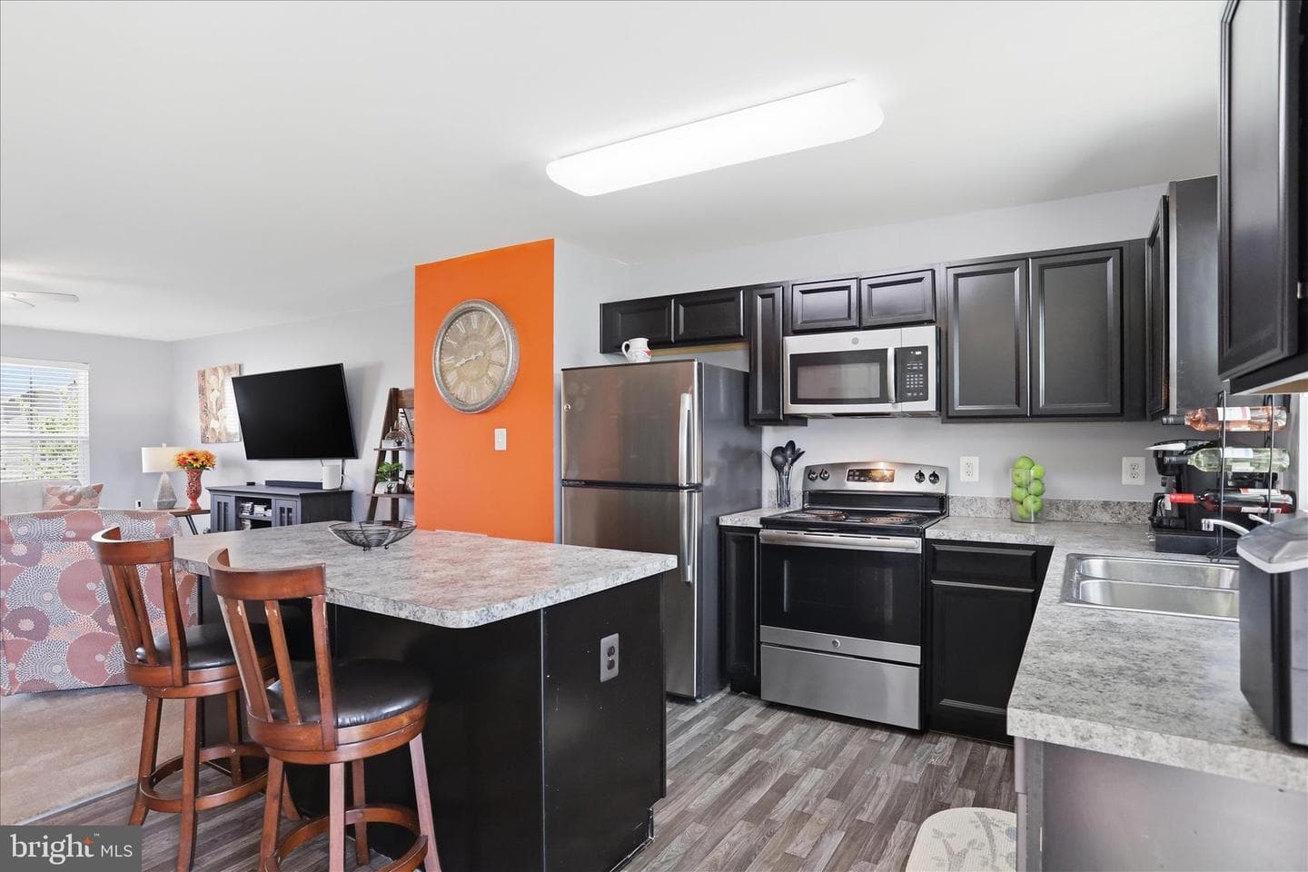 288 Aldershot Dr photo 10