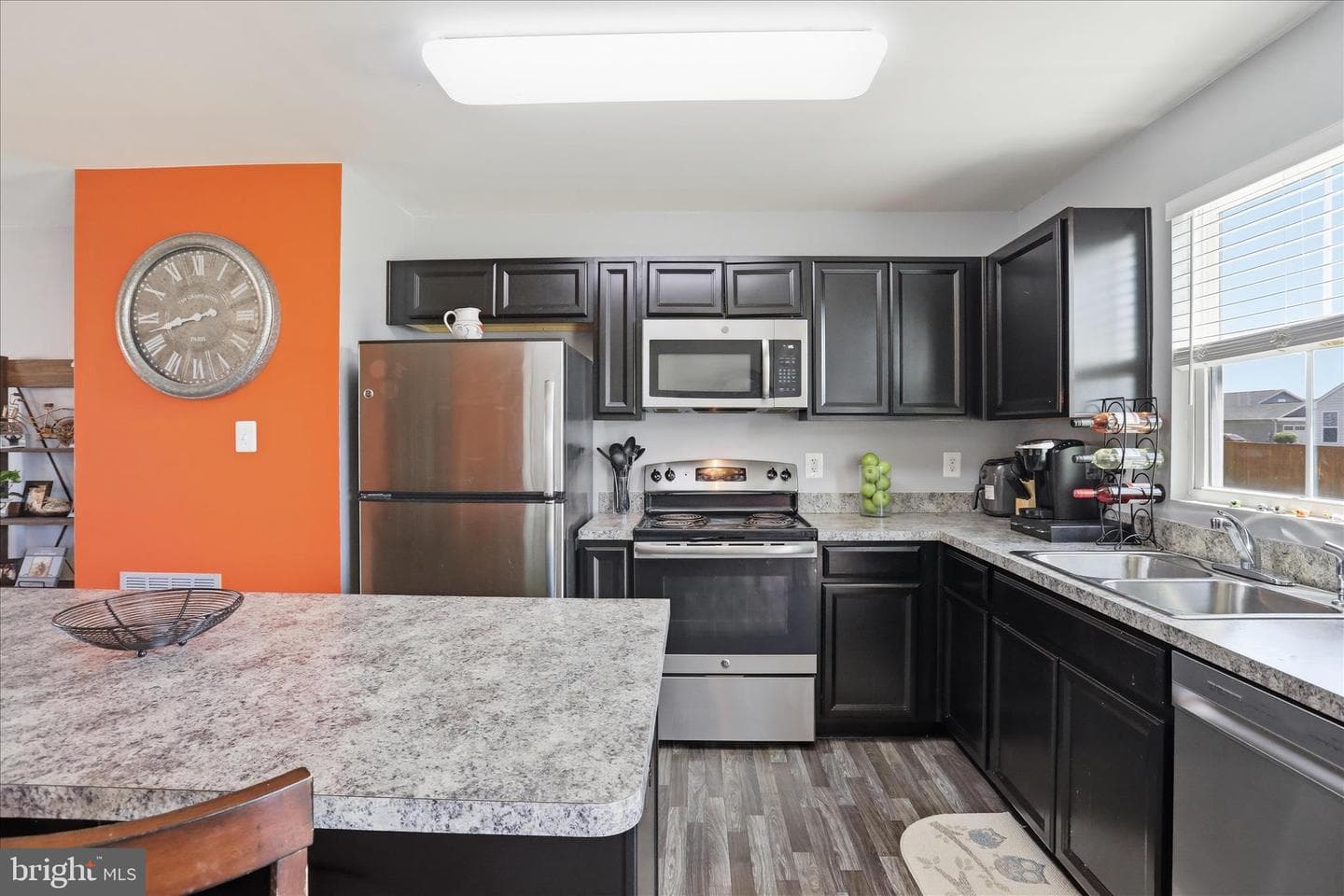 288 Aldershot Dr photo 11