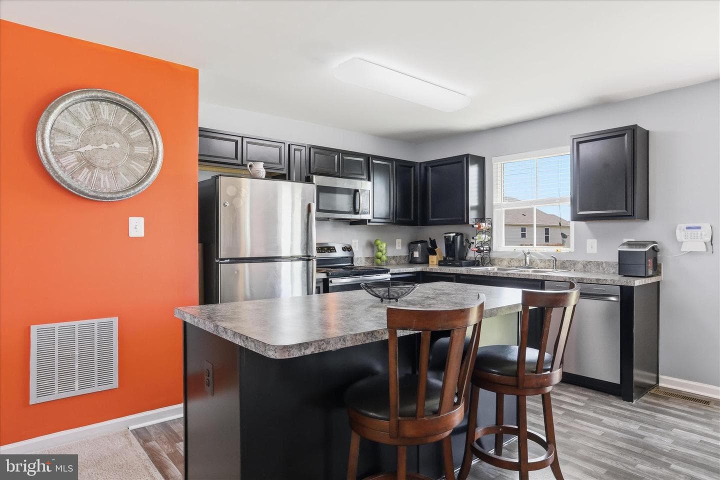 288 Aldershot Dr photo 12