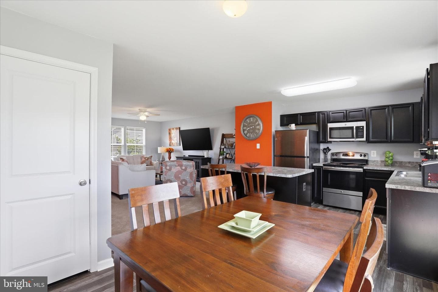 288 Aldershot Dr photo 15