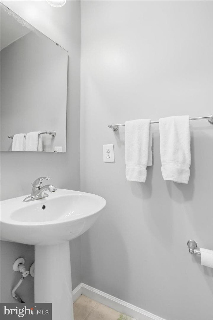 288 Aldershot Dr photo 16
