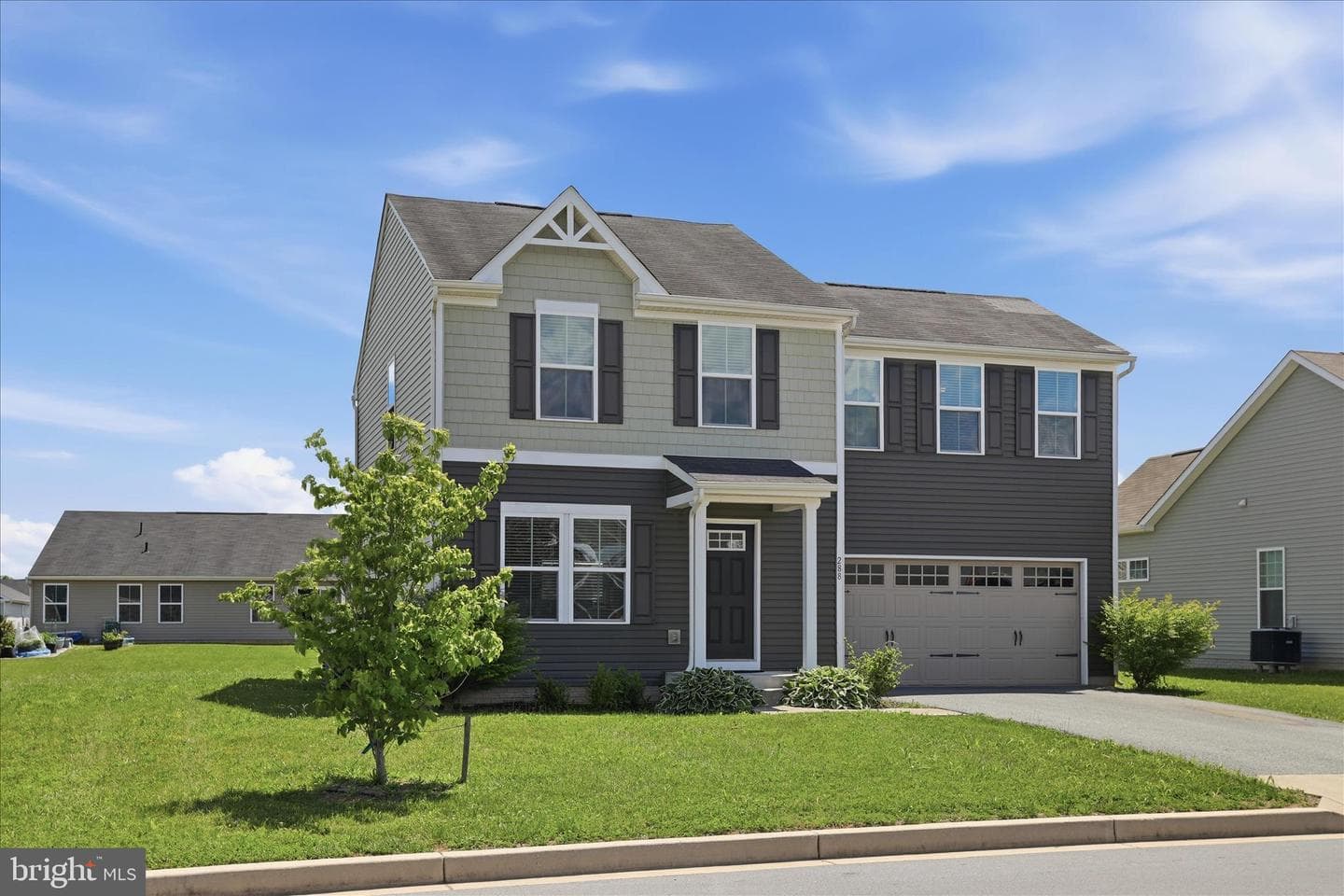 288 Aldershot Dr photo 2