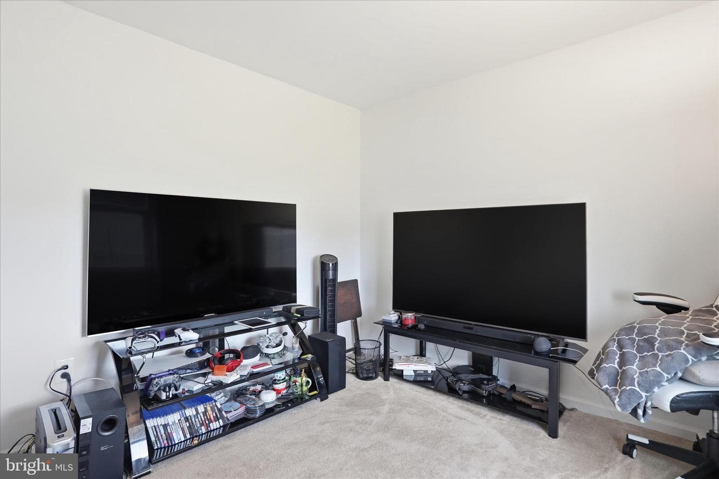 288 Aldershot Dr photo 26