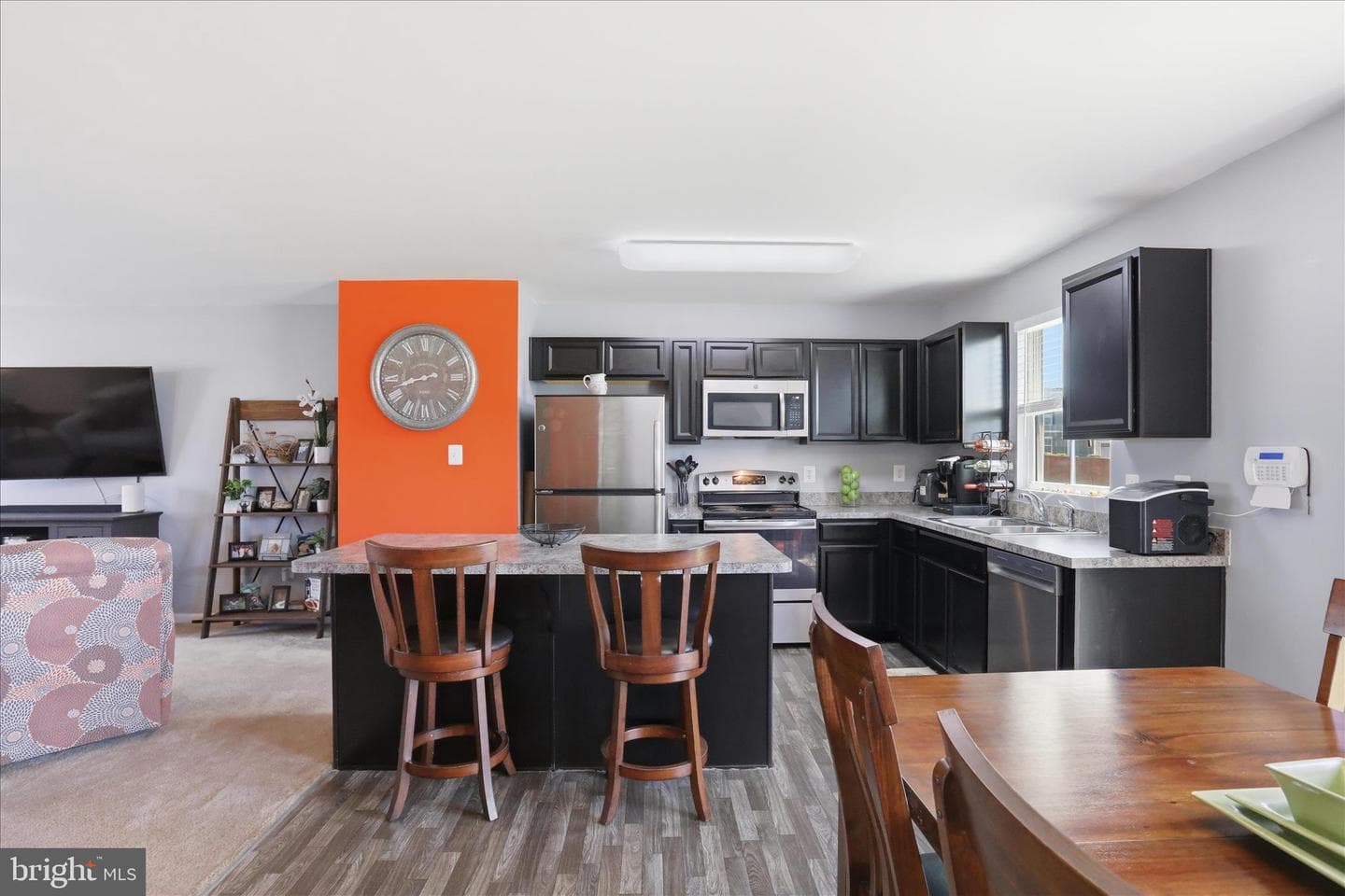 288 Aldershot Dr photo 9