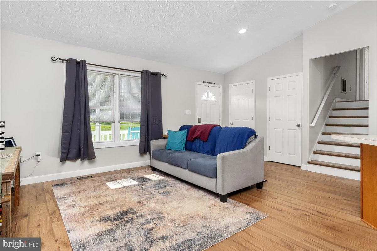 600 Canterbury Drive photo 15