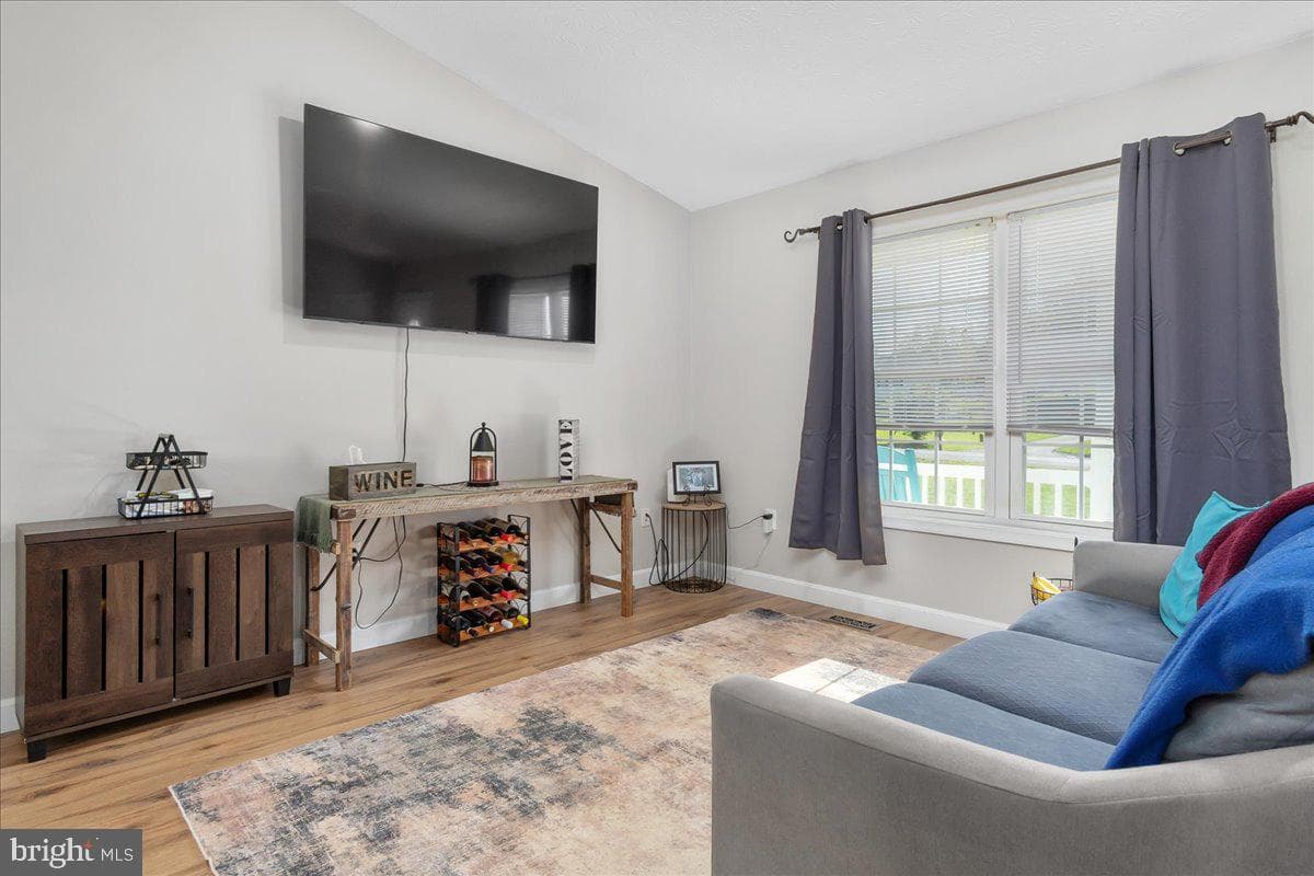 600 Canterbury Drive photo 16