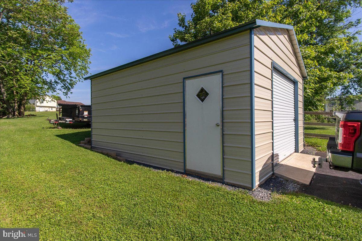 600 Canterbury Drive photo 29